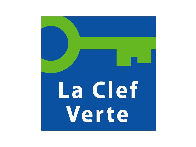 Logo La Clé verte, carré bleu roi avec un dessin de clé verte, le nom est écris en blanc