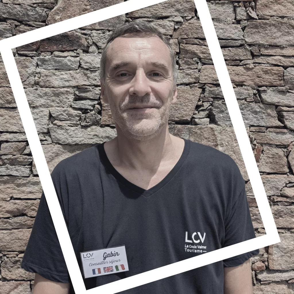 Gabin, conseiller accueil de l'office pour conseiller les gens qui viennent passer leurs vacances à LCV