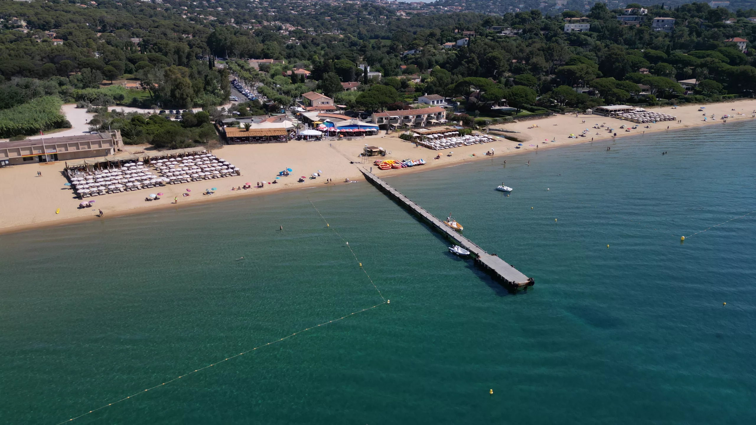 Plage du débarquement avec la nouvelle plage du Nautic, parfait pour les vacances.